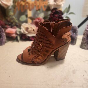 Vince Camuto Kessey Brown Woven Leather Heels Size 6.5